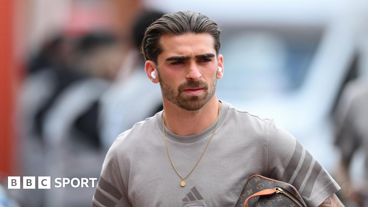 Jota Silva: Nottingham Forest allow Portuguese forward to join Turkish club Besitkas on a season-long loan with the option to buy