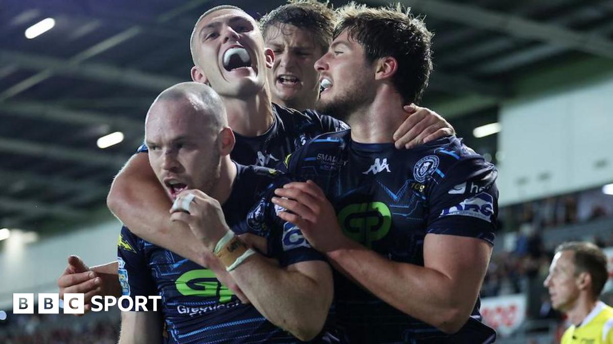 Super League: St Helens 4-18 Wigan – Warriors keep League Leaders’ Shield hopes alive