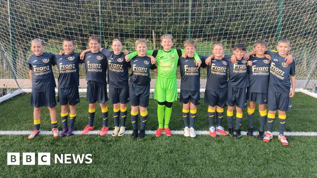 Rock band Franz Ferdinand sponsor youth football team