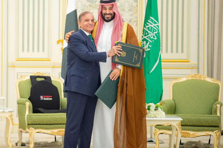 Saudi Arabia signs mutual defence pact with nuclear-armed Pakistan | News | Al Jazeera