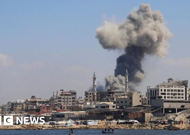 'Cataclysmic' situation in Gaza City, UN official says, as Israeli tanks advance