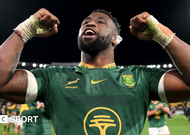 Rugby Championship: New Zealand 10-43 South Africa, Australia 26-28 Argentina