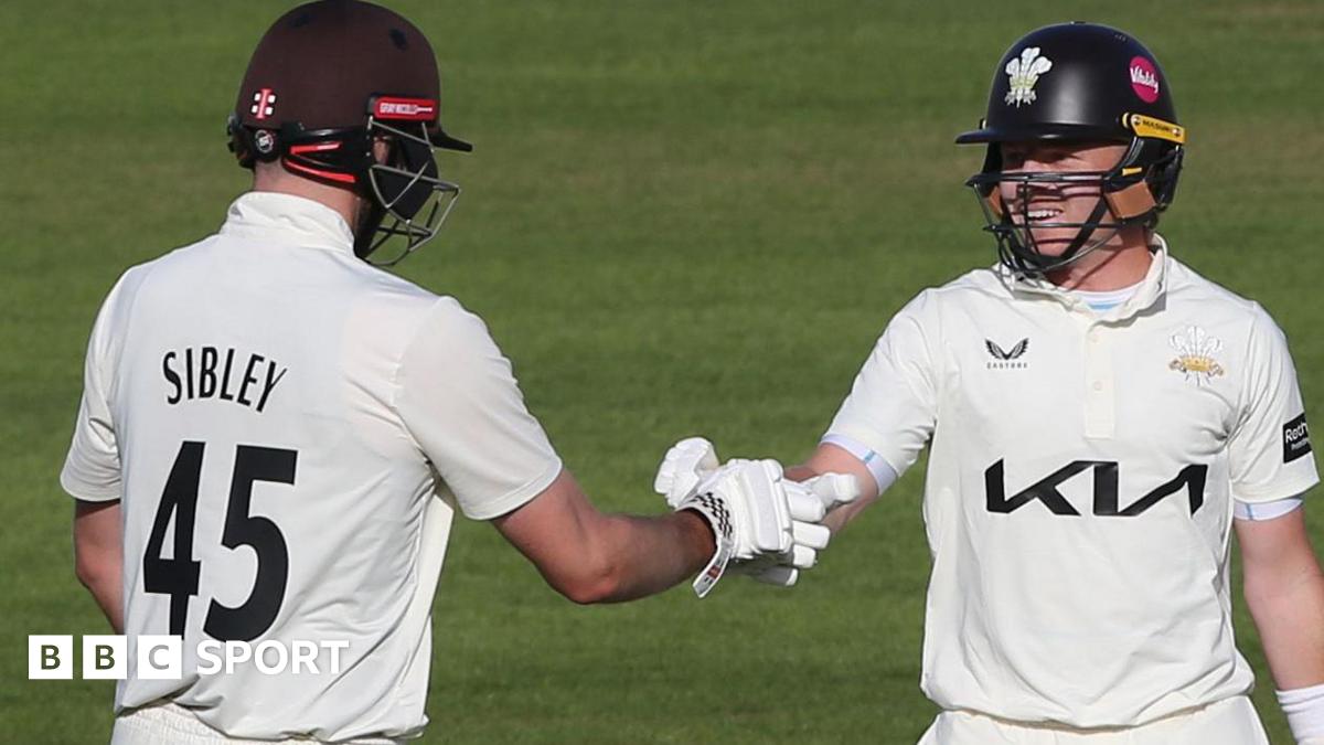 County Championship: Surrey dominate day two against Warwickshire