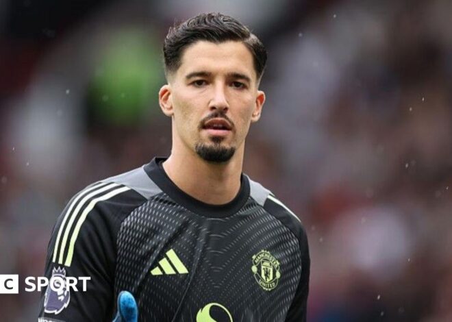 Man Utd goalkeepers: Altay Bayindir keeps place for derby