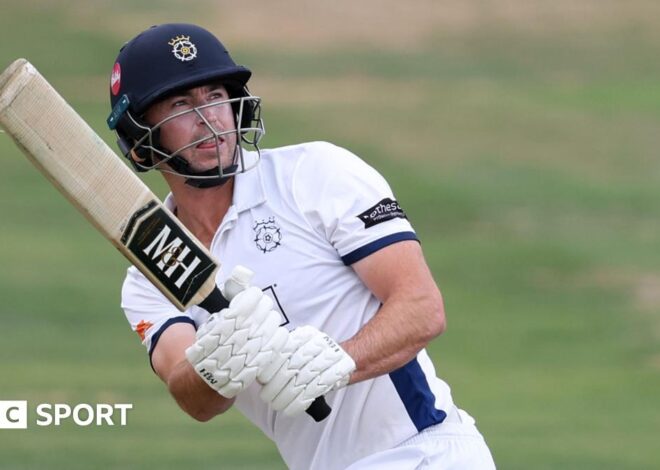 County Championship: Sussex v Hants – Visitors on top as 18 wickets fall on day two
