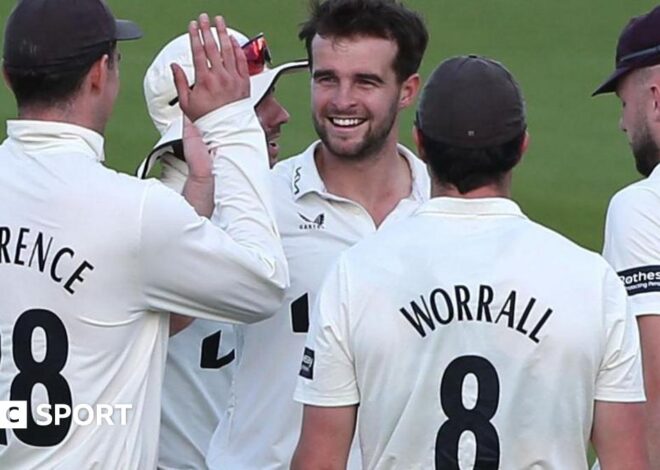County Championship: Warwickshire rally against leaders Surrey