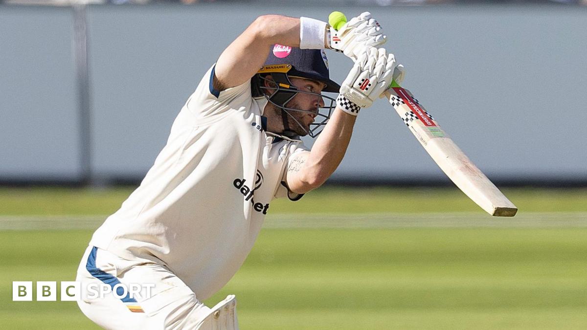 County Championship: Middlesex v Derbyshire – Jewell passes 1,000 runs