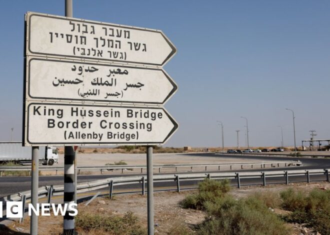 Israel Closes Only International Crossing, Stranding Palestinians in West Bank