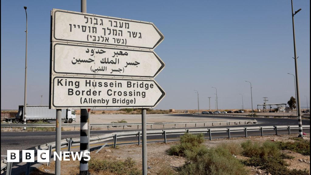 Israel Closes Only International Crossing, Stranding Palestinians in West Bank