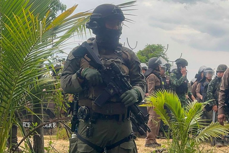 Thai forces fire rubber bullets, tear gas in clash with Cambodian villagers | Military News | Al Jazeera