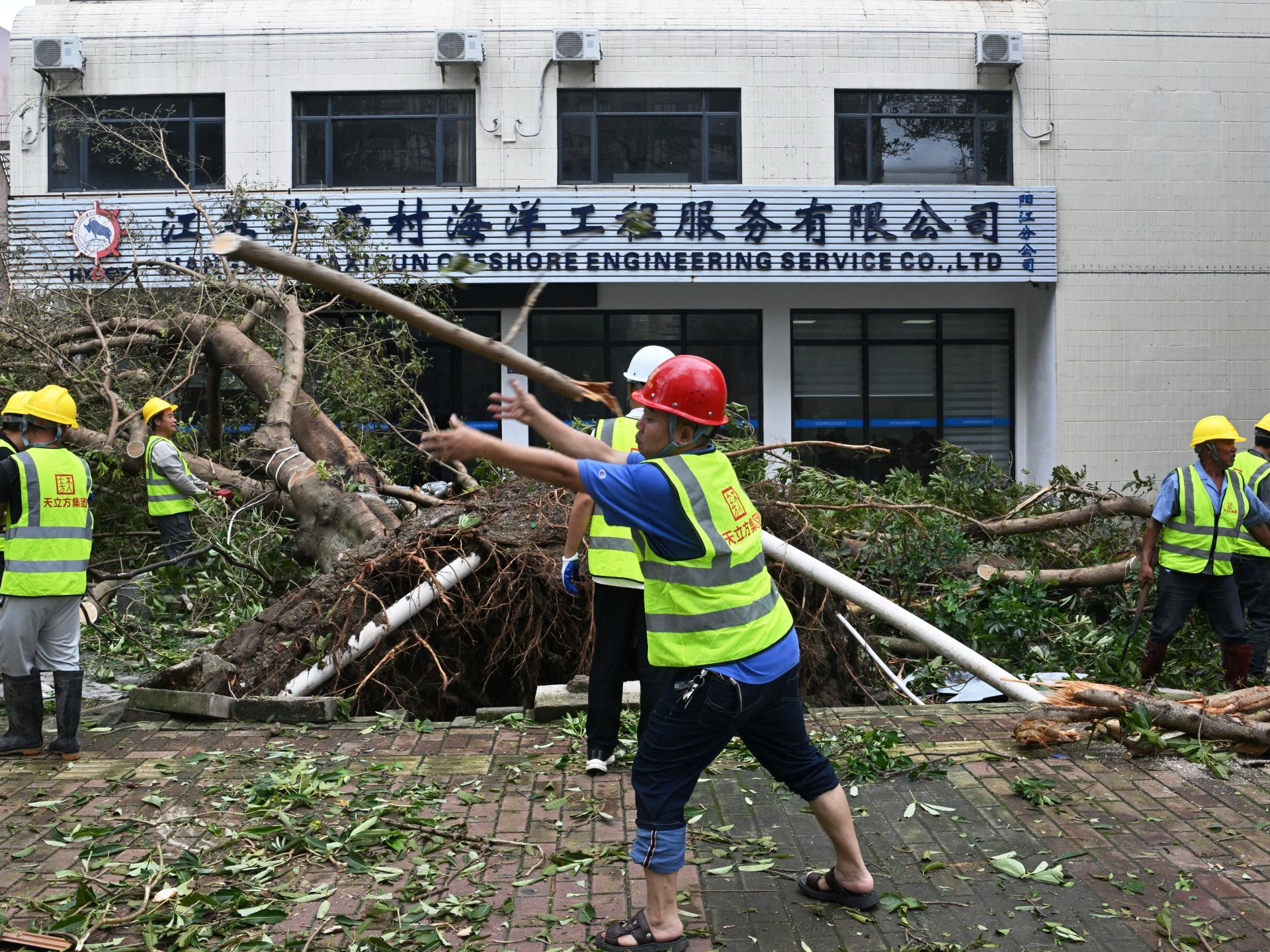 Taiwan Reduces Typhoon Ragasa Death Toll to 14; China Initiates Cleanup Efforts