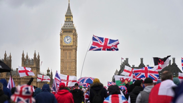 Over 100,000 attend London rally led by far-right activist Tommy Robinson | Protests News | Al Jazeera