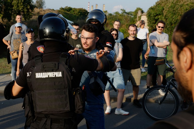 Political crisis rumbles in Serbia as duelling camps hold parallel rallies | Protests News | Al Jazeera