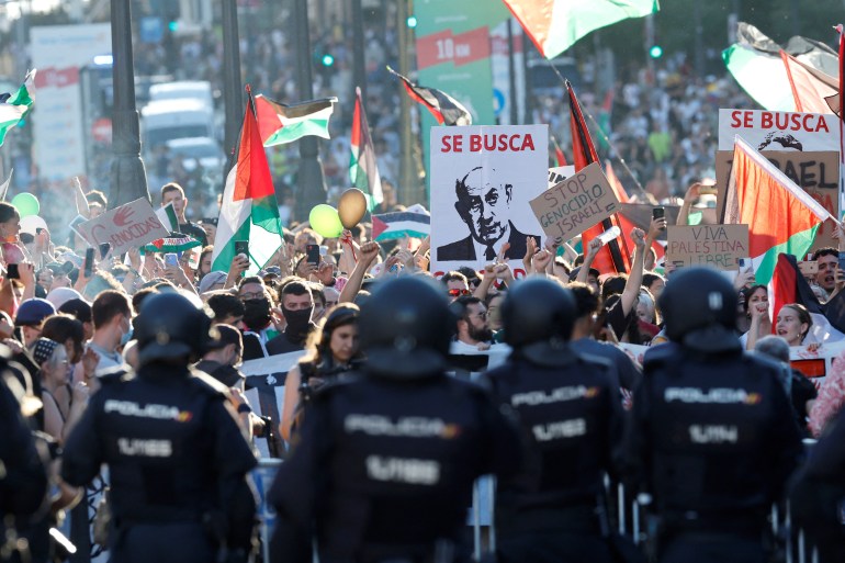 Spain’s Vuelta cycling finale abandoned after massive pro-Palestine protest | Protests News | Al Jazeera