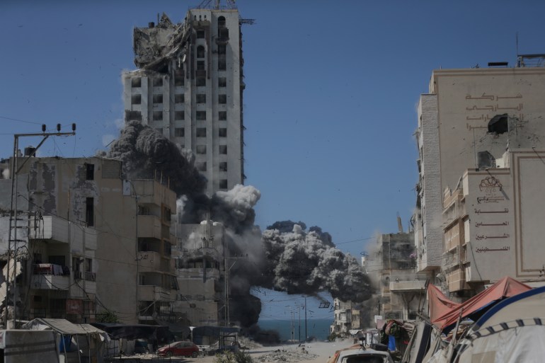 Gaza City residents forced to flee as Israel carries out intense strikes | Israel-Palestine conflict News | Al Jazeera