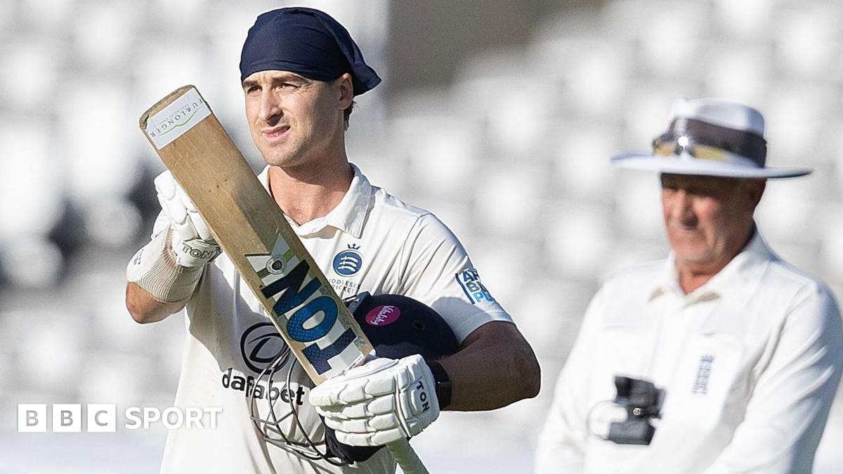 County Championship: Middlesex v Derbyshire – Du Plooy hits century