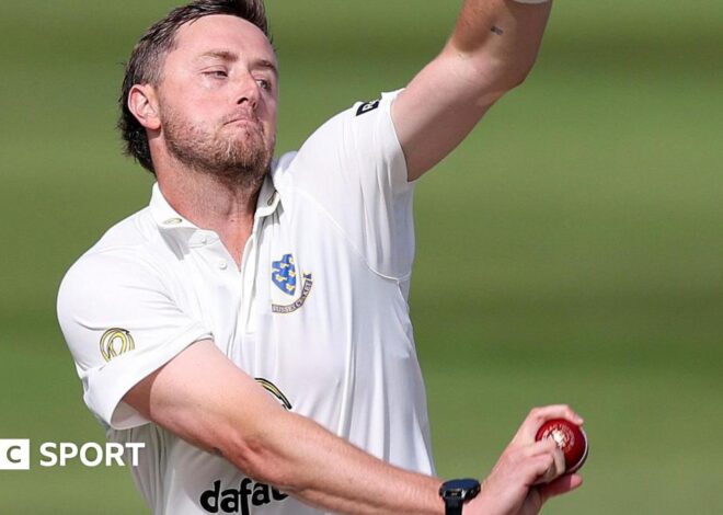 County Championship: Bowlers dominate between Sussex and Hampshire
