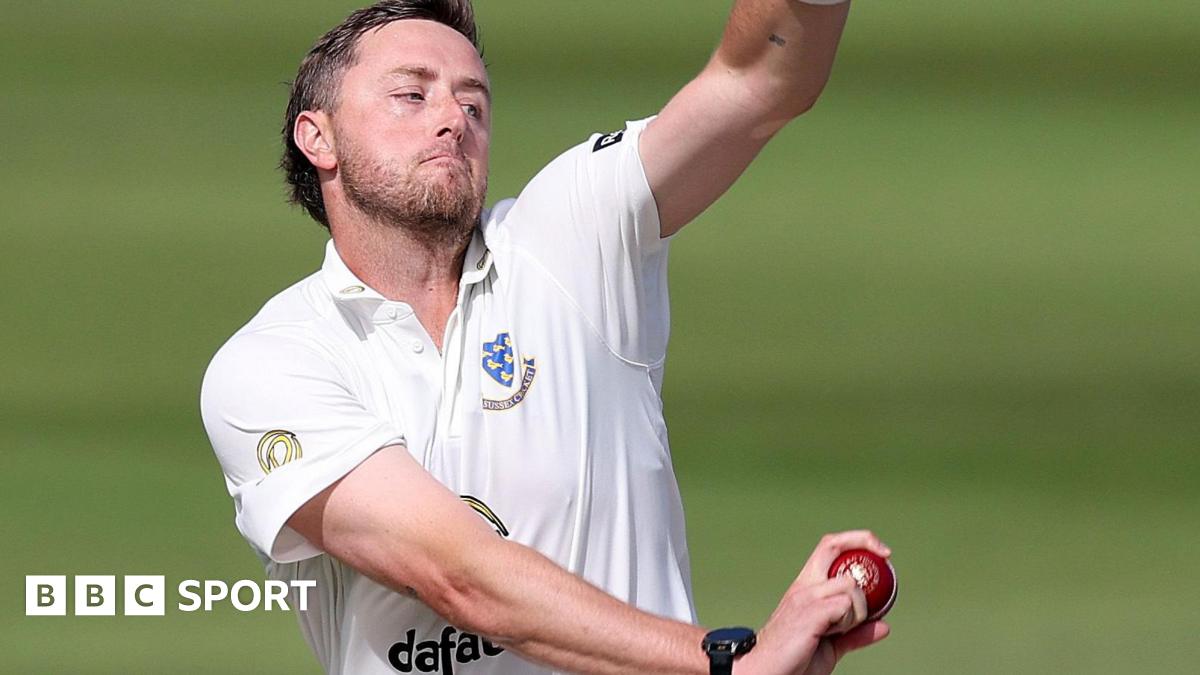 County Championship: Bowlers dominate between Sussex and Hampshire