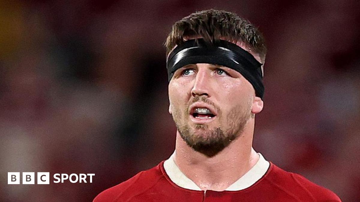 Tom Curry: England flanker may be fit for Autumn Nations Series after wrist surgery
