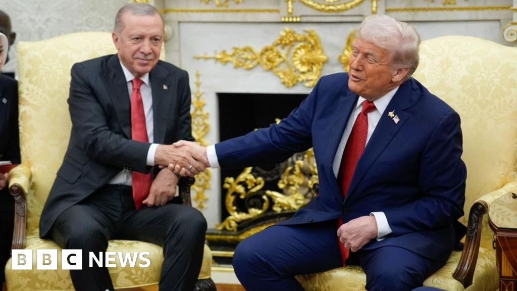 Trump Calls on Turkey to Halt Russian Oil Purchases Amid Erdogan’s Pursuit of F-35 Deal