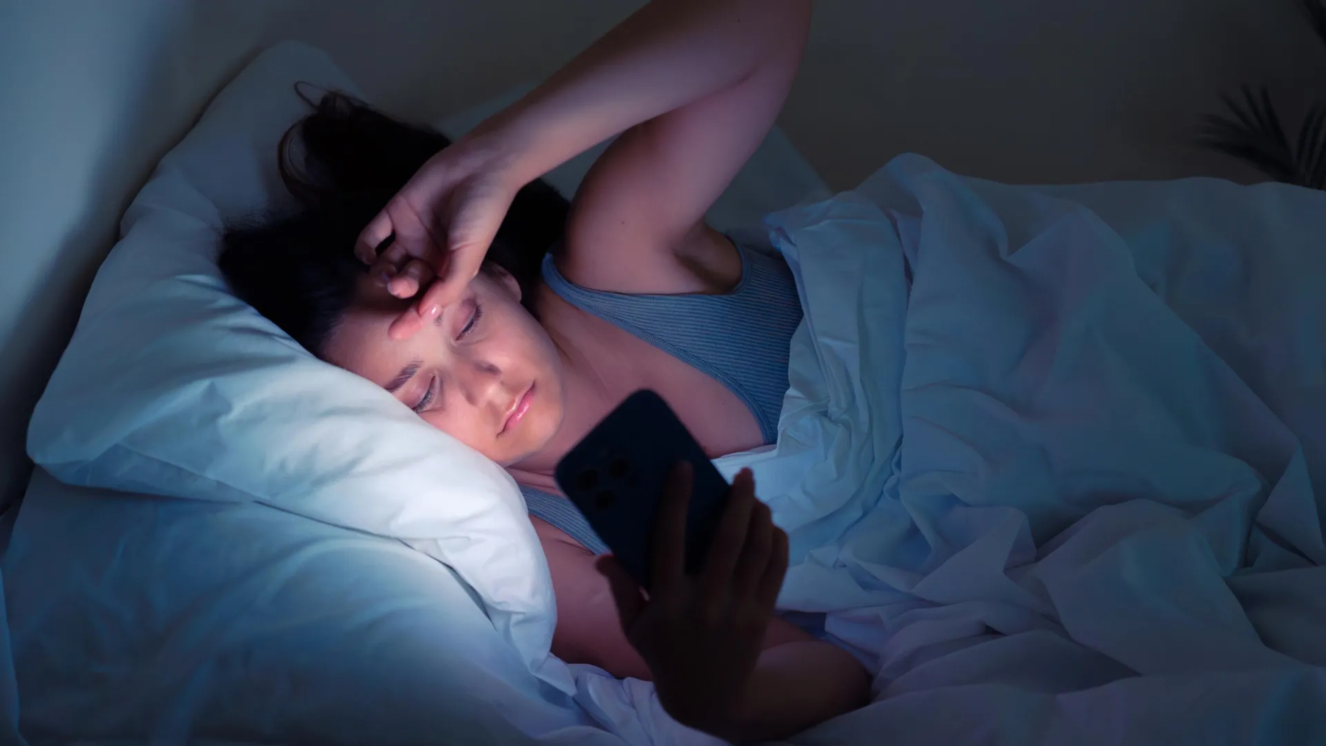 Experts warn: Smartphones before 13 could harm mental health for life