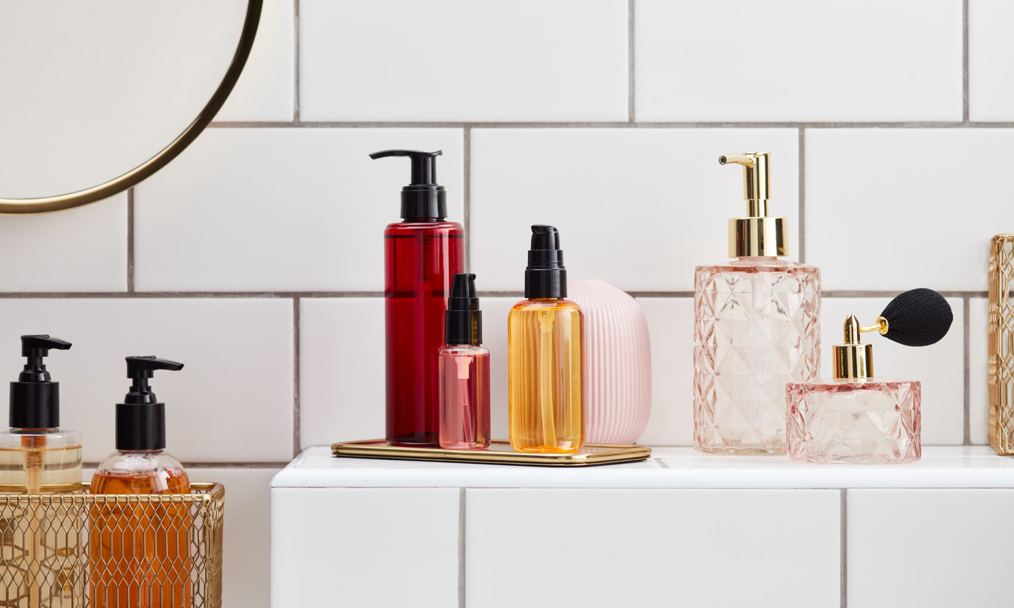 Toner vs. Essence: Discover the Key Differences for Radiant Skin!